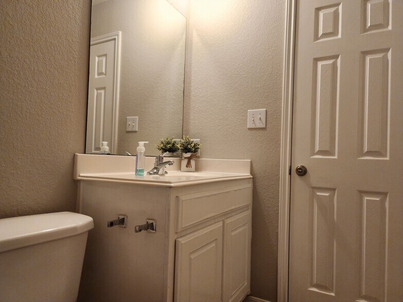 Building Photo - 5866 Wildcat Cyn