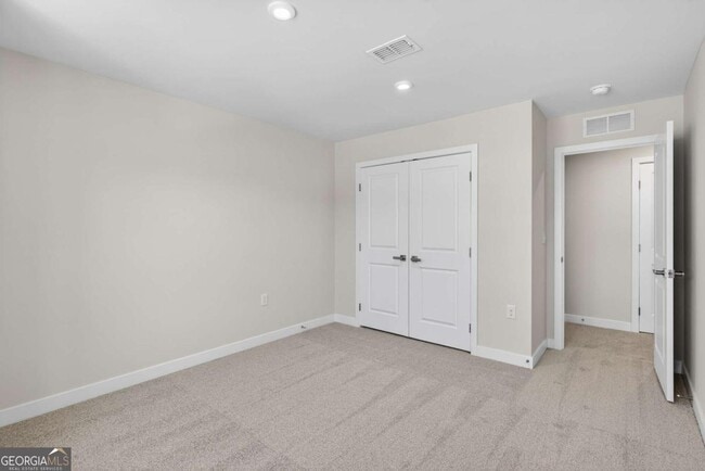 Building Photo - 325 Enchanted Ct