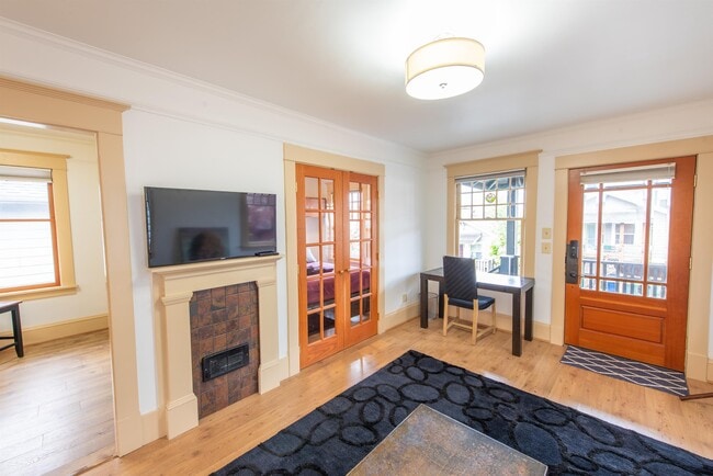 Building Photo - 1208 E Barclay Ct
