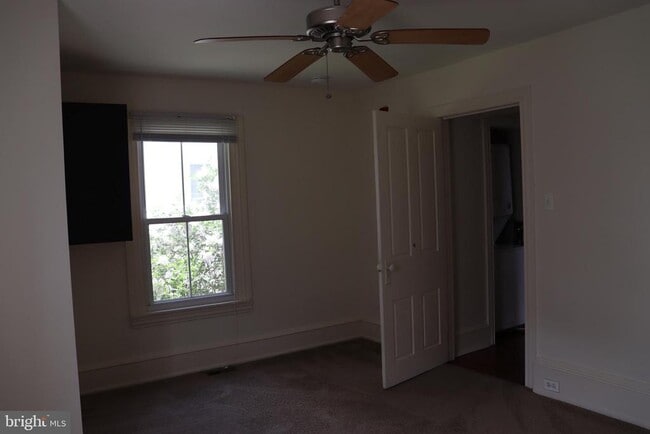 Building Photo - 421 Lyceum Ave