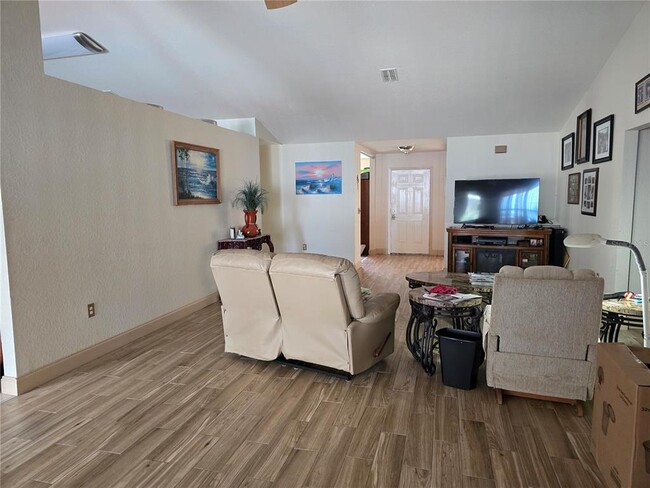Building Photo - 8473 Bay Dr
