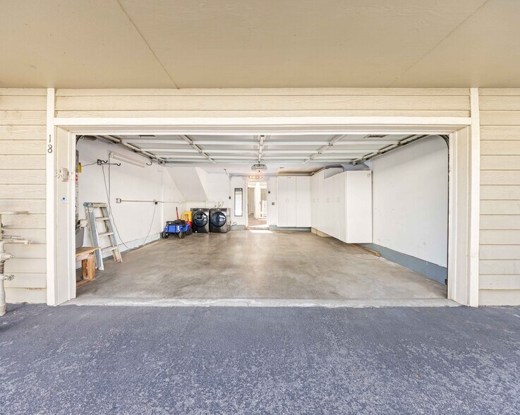 Building Photo - 11377 Osborne Pl