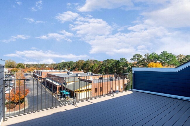 Building Photo - Corner Townhome with Roof Top Deck in Down...