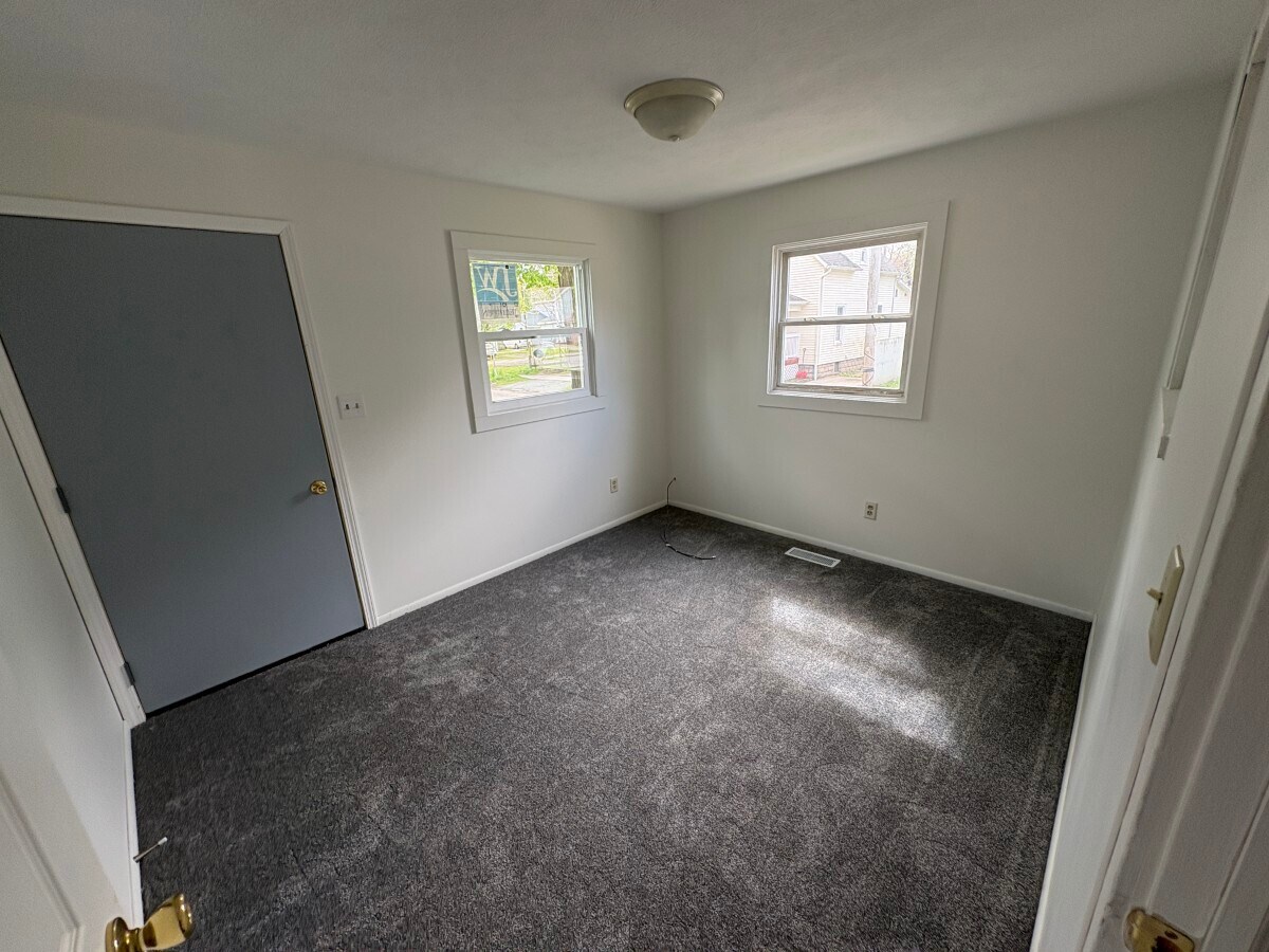 Building Photo - 412 E Jefferson St