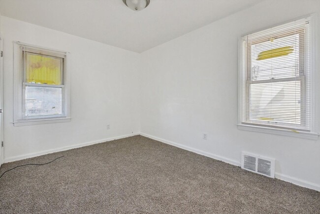 Building Photo - $1095 3 bedroom bungalow