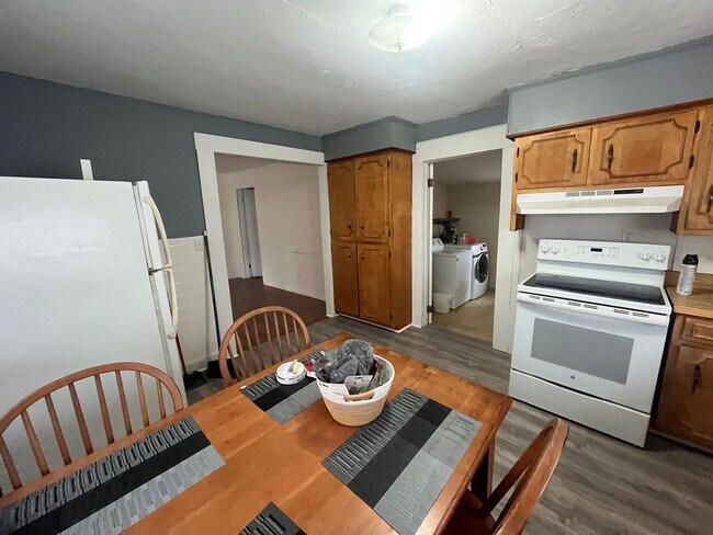 Building Photo - 255 Peachtree Dr