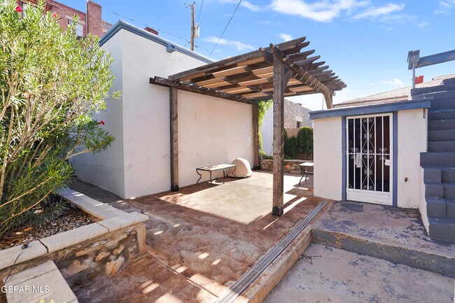 Building Photo - 711 Upson Dr