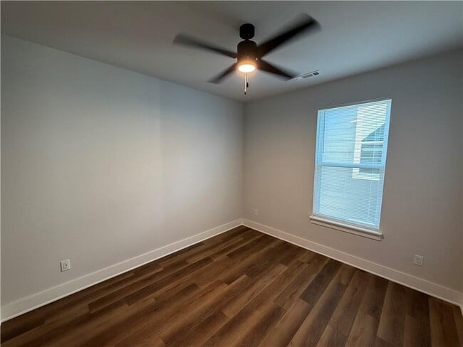 Building Photo - 1043 S Laramie Hts