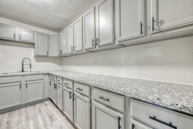 Building Photo - Affordable 3BD/2BA single-family house!