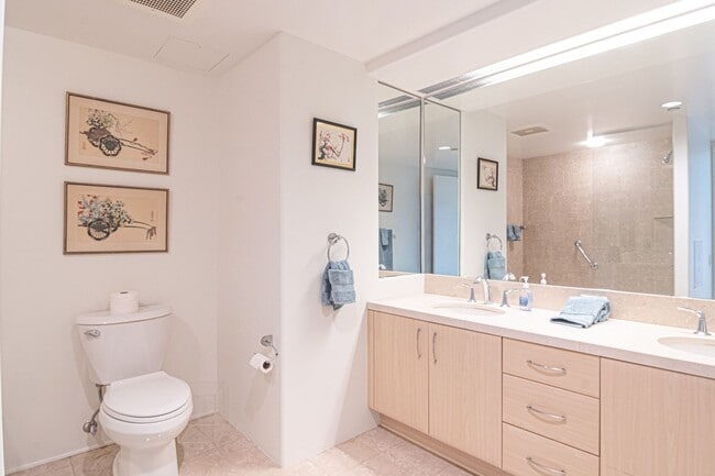 Building Photo - Fully Furnished and Spacious 2 Bedroom 2 Bath - OCEAN VIEW!