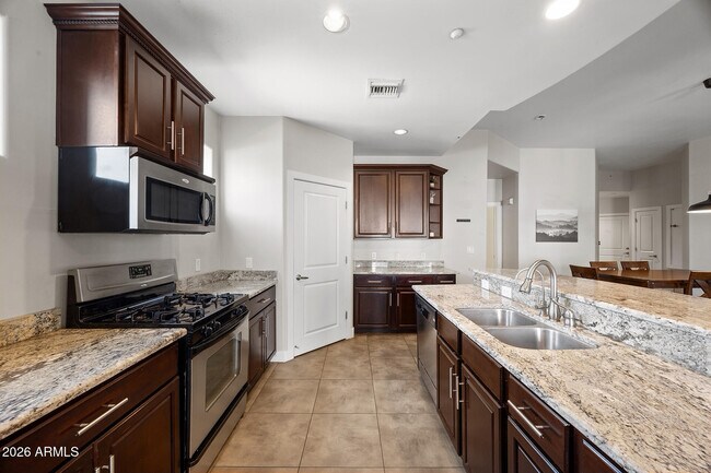 Building Photo - 945 E Playa Del Norte Dr