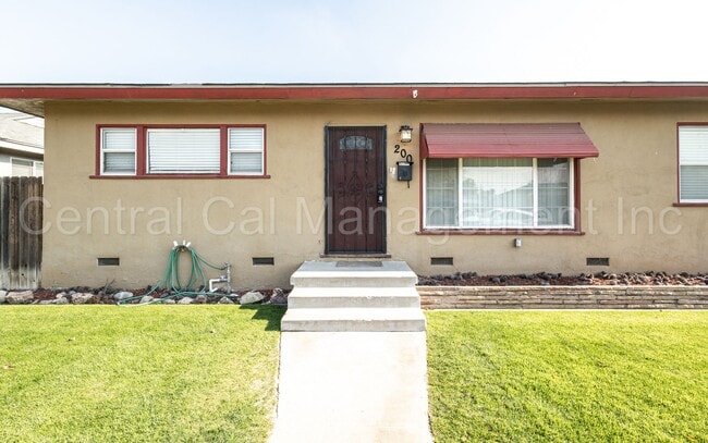 Building Photo - 3 Bedroom/1 Bath Home - $1795 per month!