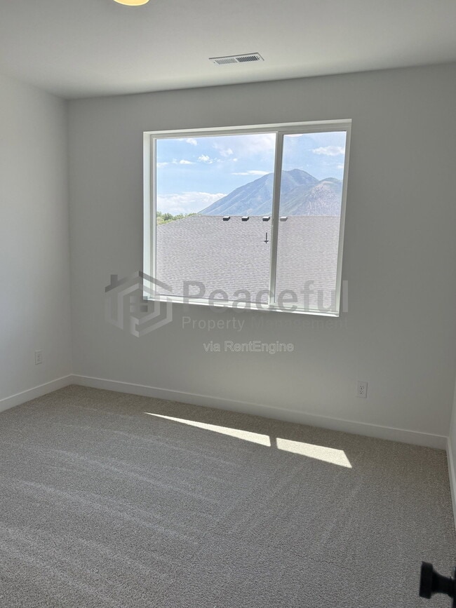 Building Photo - 272 E 850 S