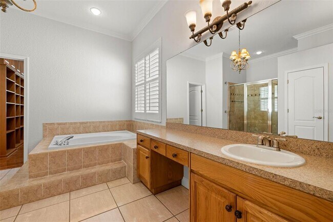 Building Photo - 3916 Valrico Grove Dr