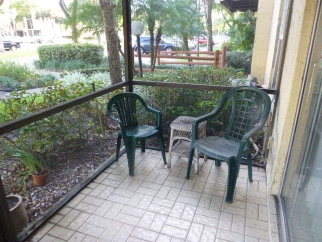 screened patio - 460 NW 20th St