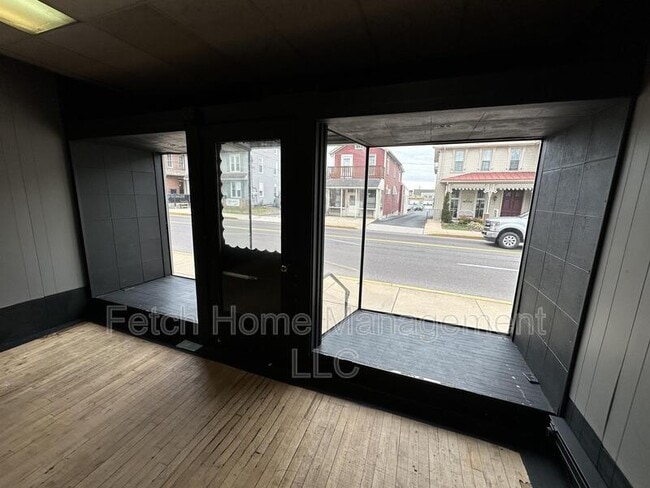 Building Photo - 107 E Main St