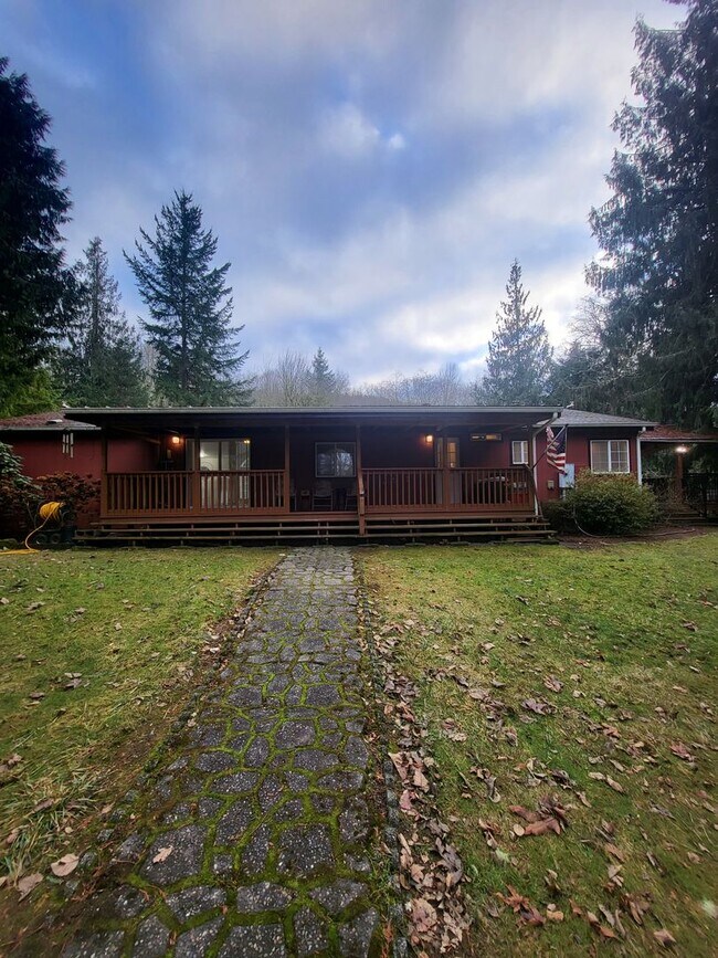 Building Photo - Country Living in Mossyrock