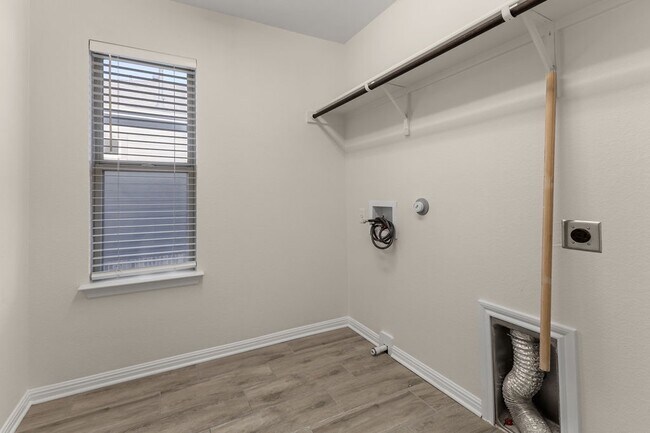 Building Photo - 5461 Vanner Path