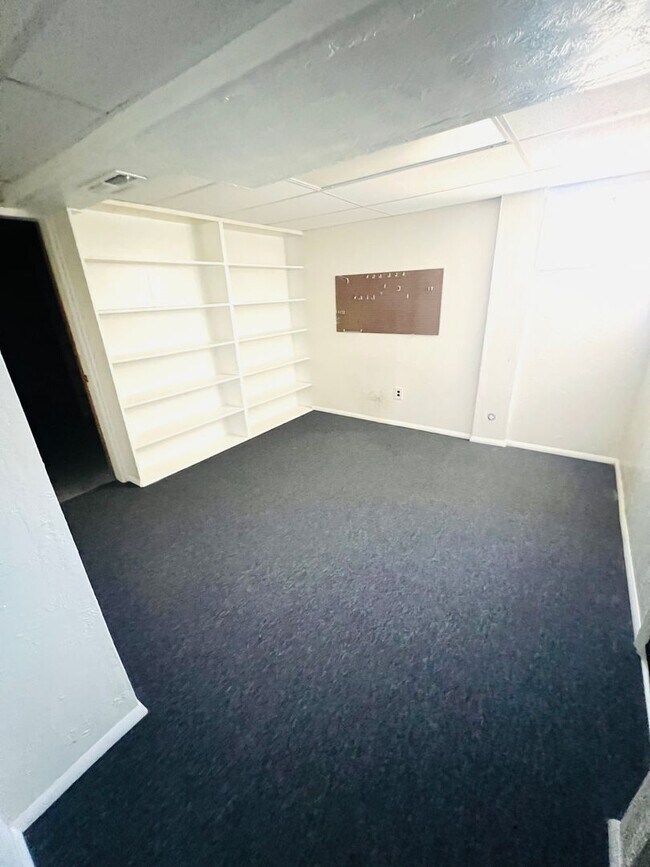 Building Photo - Beautiful 4 Bedroom 3-Bathroom Home