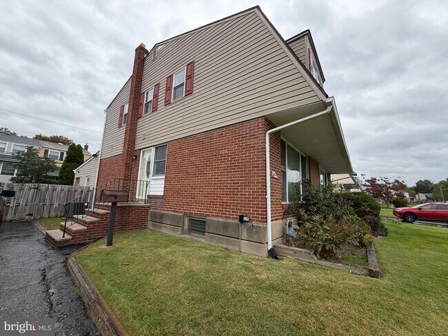Building Photo - 1420 Greenway Rd