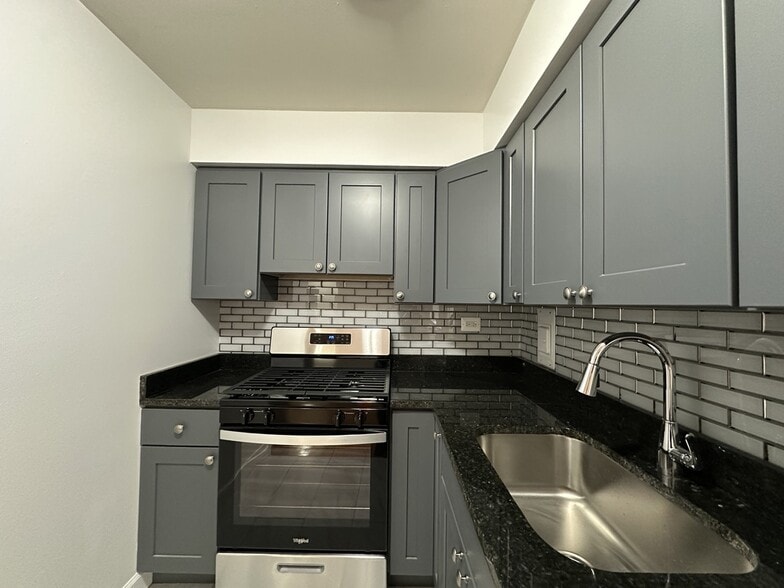 Building Photo - 1525 W Morse Ave