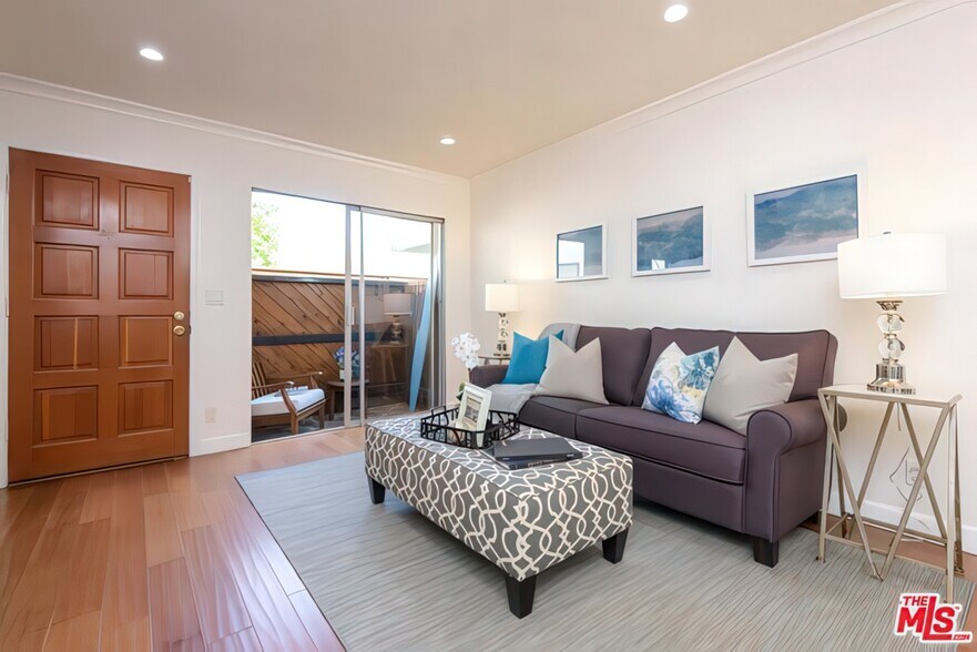 Building Photo - 922 16th St