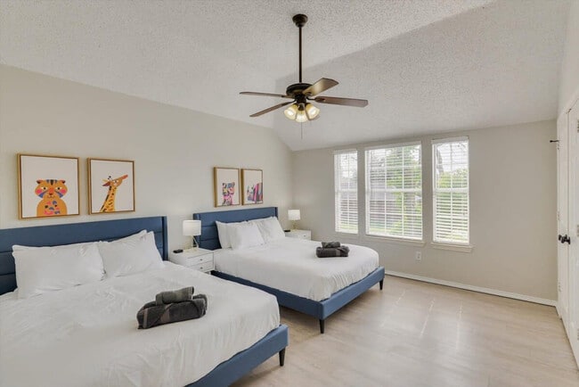 Building Photo - 7402 Brookhaven Dr