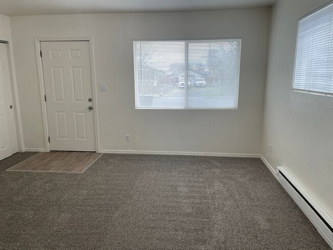 Building Photo - Duplex For Rent