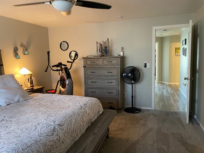 Building Photo - Pet Friendly Home in Desirable Neighborhood!