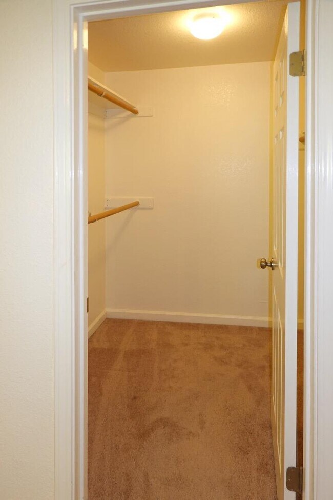 Building Photo - 1013 Woodside Rd