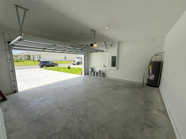 Building Photo - 3565 Dahlia Dr