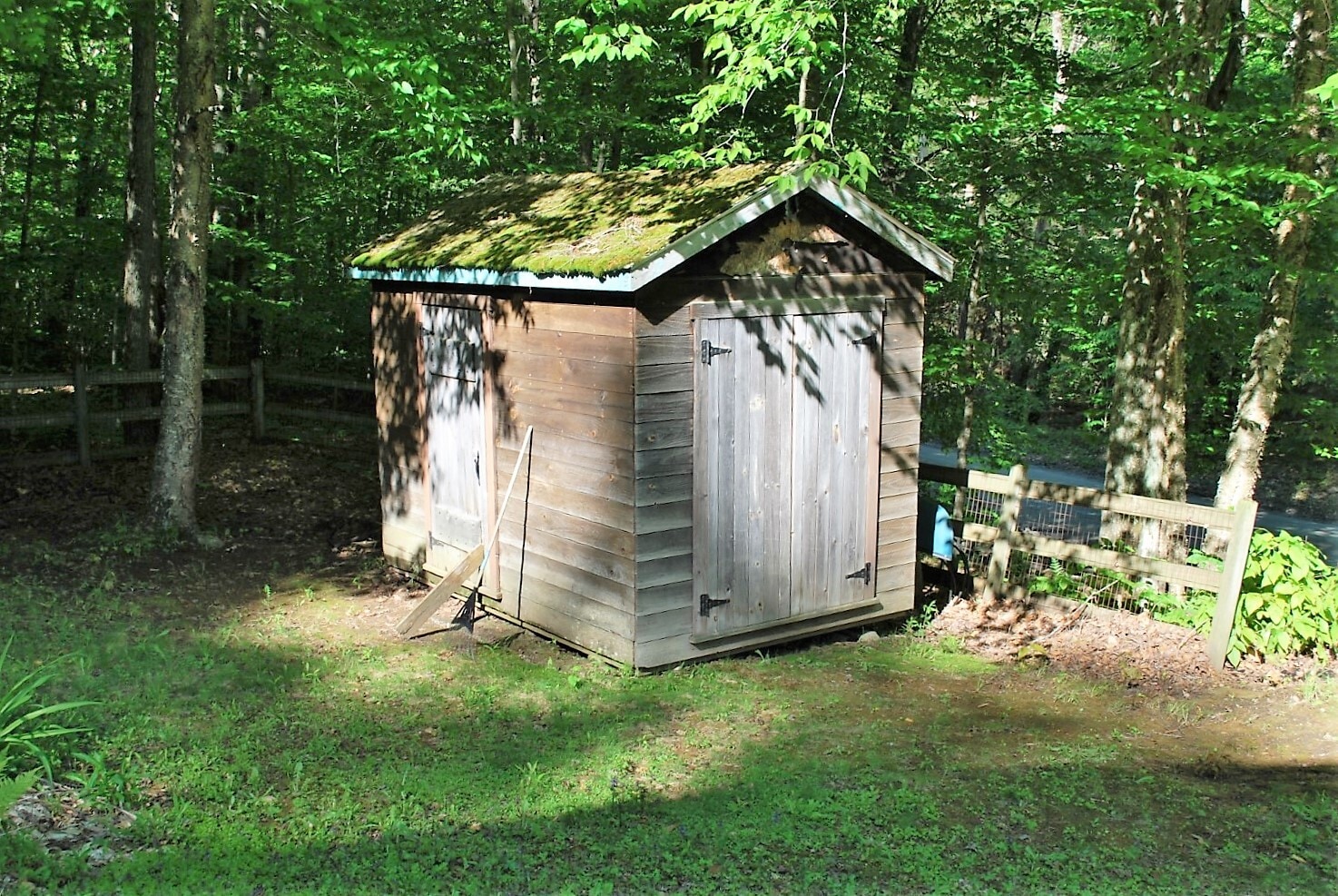 Building Photo - 1568 Camels Hump Rd
