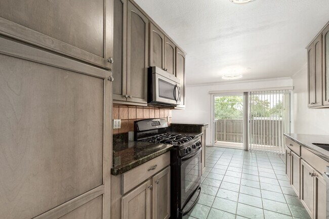 Building Photo - Phoenix apartment in ideal location!