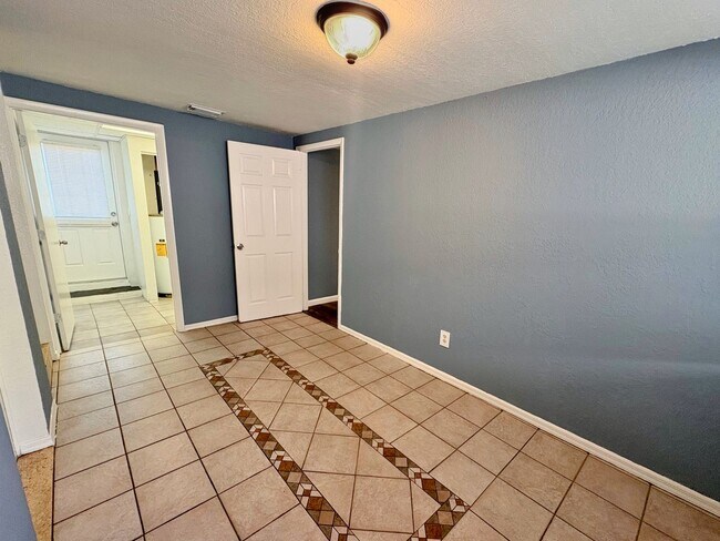 Building Photo - Newly Renovated 3 Bed, 2 Bath Home w/ Huge Fenced Yard