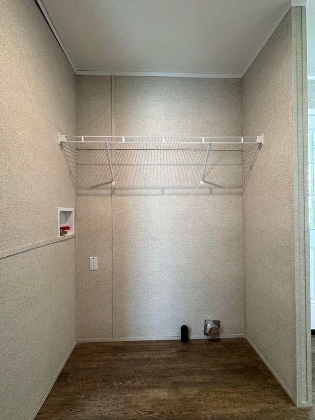 Building Photo - 465 Royal Manor Rd