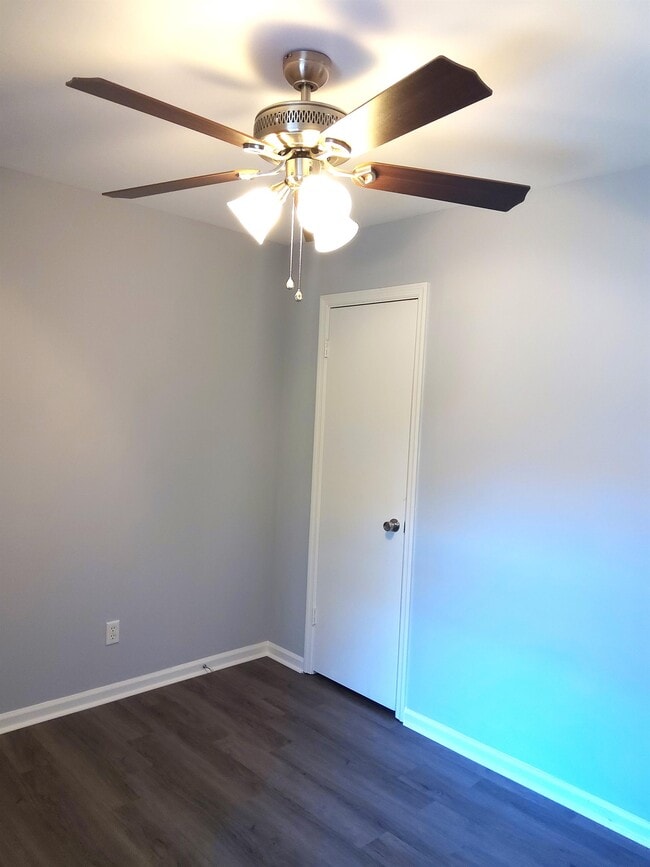 Building Photo - 5205b Marseilles Dr