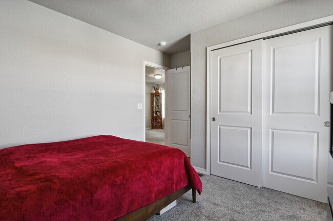 Building Photo - Modern 3-Bedroom Home for Rent in Chapel H...