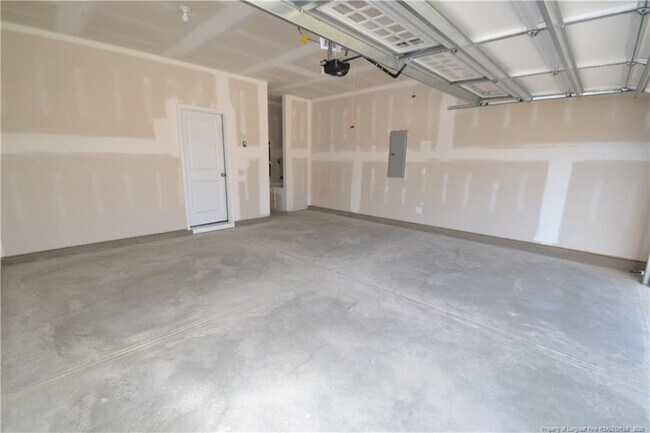 Building Photo - 421 Canyon Spring Trl