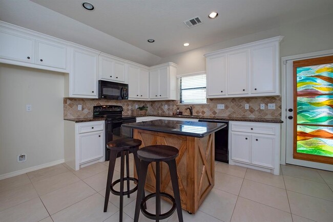 Building Photo - 119 Golfview Ct