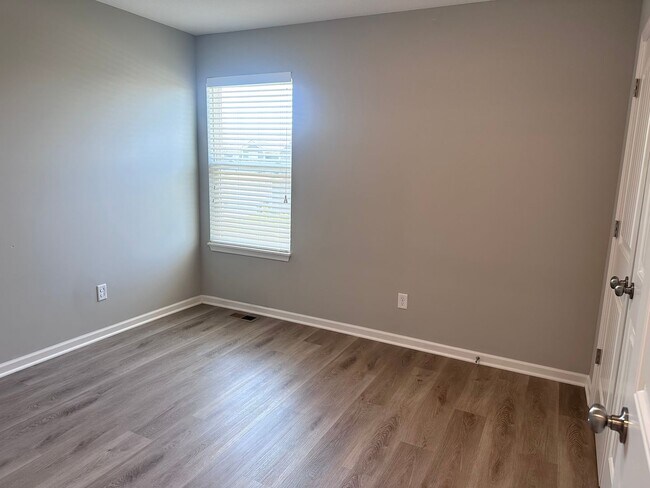 Building Photo - 3 Bed | 2.5 Bath | 1 Car Garage Duplex in Pleasant Hill