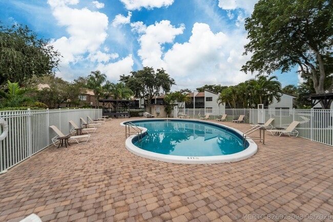Building Photo - 1672 Cypress Pointe Dr