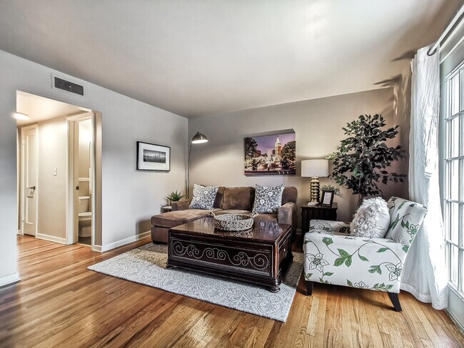 Primary Photo - 1207 W 45th St