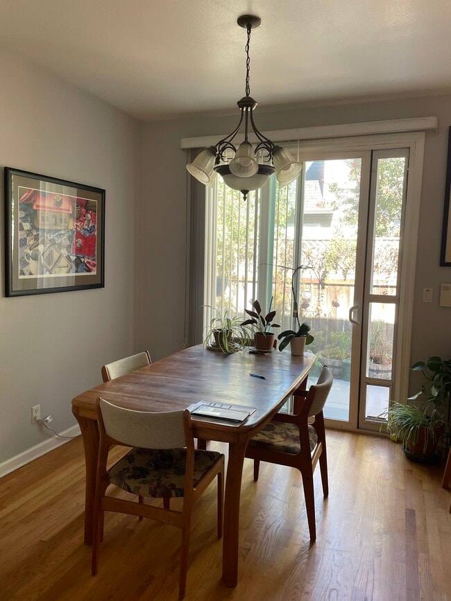 Building Photo - 2078 Red Oak Cir