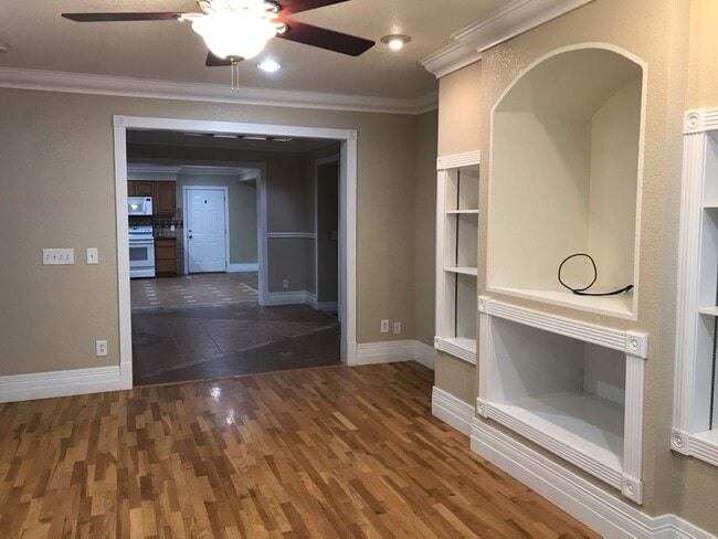 Building Photo - 2601 W 3rd St