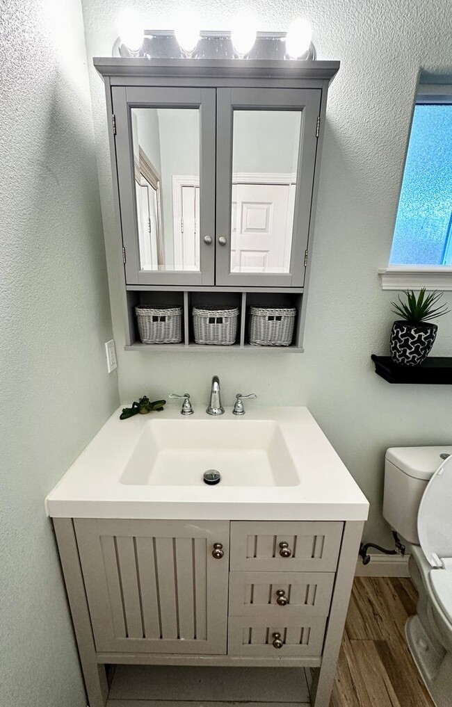 Building Photo - Spacious 1 Bedroom with RIVER TRAIL ACCESS!!