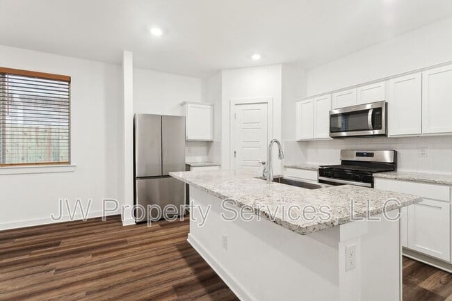 Building Photo - 40341 Cara Mae St