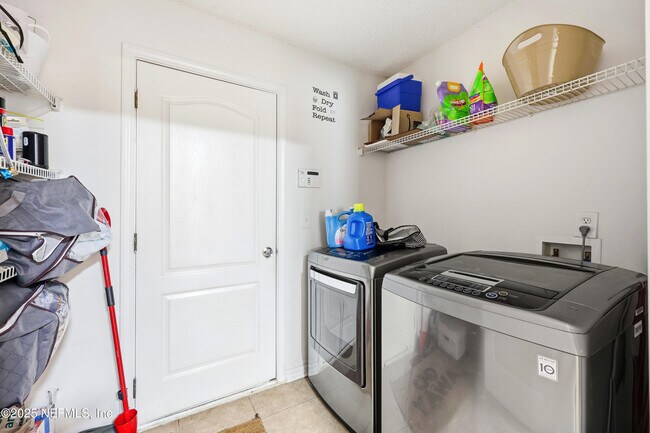 Building Photo - 1739 Saw Lake Drive