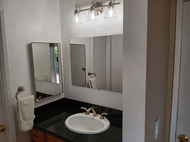 Building Photo - 400 Mokelumne Dr