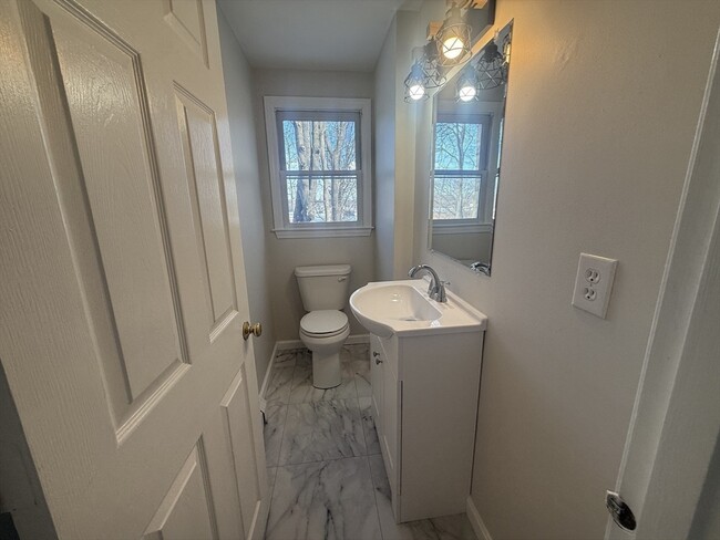 Building Photo - 17 Julian Ln