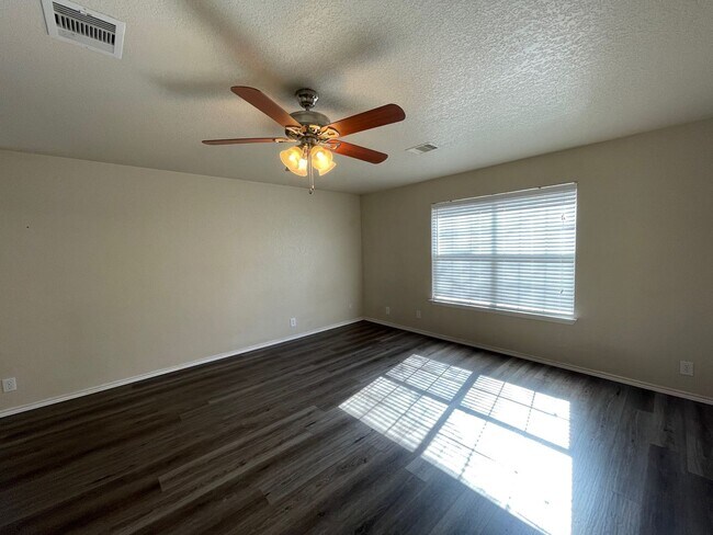 Building Photo - BEAUTIFUL 4 BR W/ MASTER DOWN*HARDWOOD FLO...